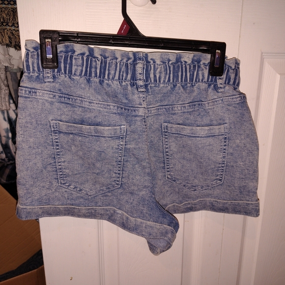 Neiman Marcus Light Blue Jean Shorts - Picture 3 of 6